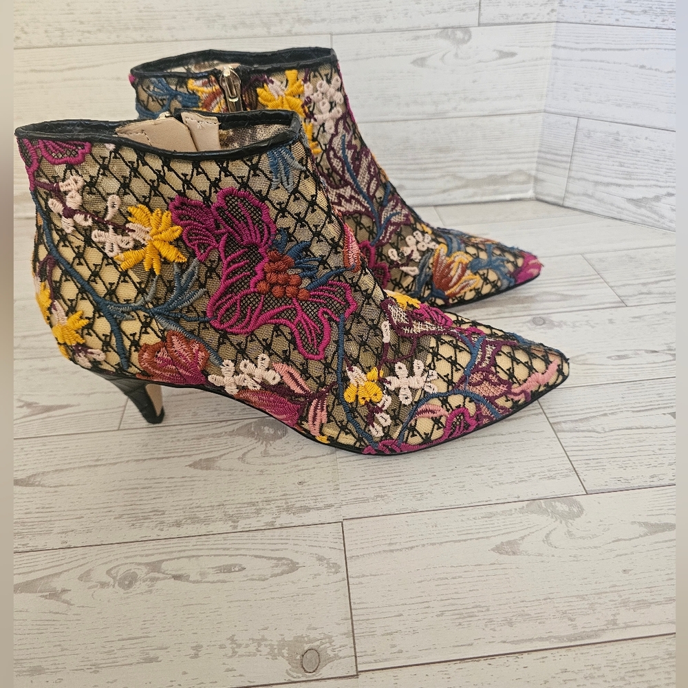 Women's Kinzey Floral-Embroidered Kitten-Heel Booties Size 6.5